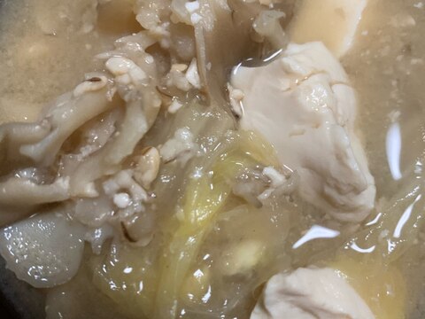 舞茸と白菜と豆腐の味噌汁